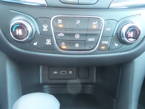 Used 2024 Chevrolet Equinox LT w/ LPO, Floor Liner Package image 18