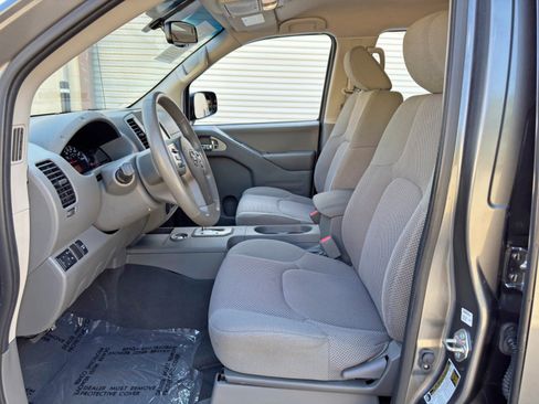Used 2020 Nissan Frontier SV w/ Midnight Edition Floor Mats RWD image 14