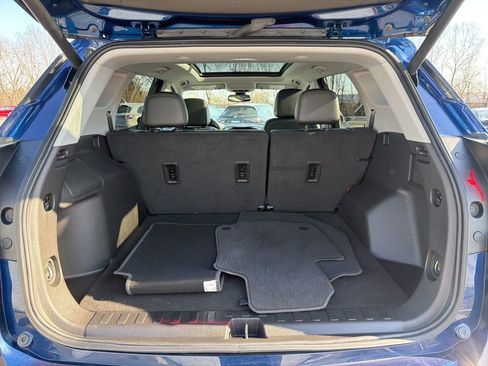 Used 2023 GMC Terrain SLT w/ Tech Package image 22