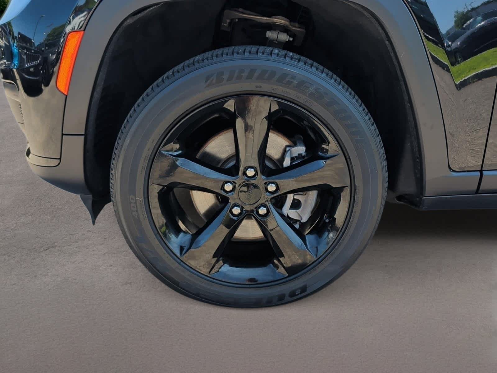 Used 2023 Jeep Grand Cherokee L Laredo AWD/4WD image 11