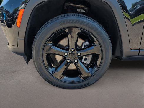 Used 2023 Jeep Grand Cherokee L Laredo AWD/4WD image 11