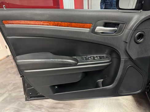 Used 2014 Chrysler 300 RWD image 34