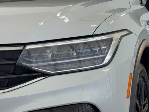 Used 2022 Volkswagen Tiguan SE R-Line FWD image 12