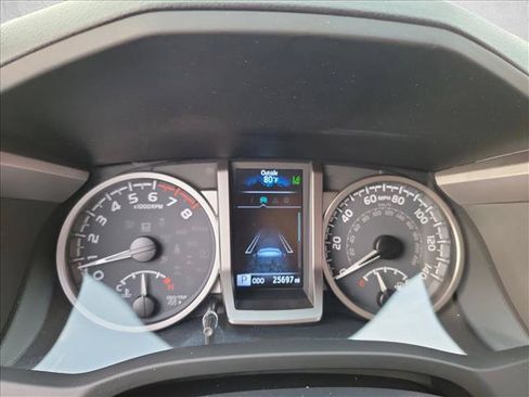 Used 2022 Toyota Tacoma SR5 RWD image 19