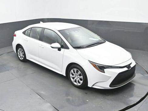 Used 2024 Toyota Corolla LE image 27