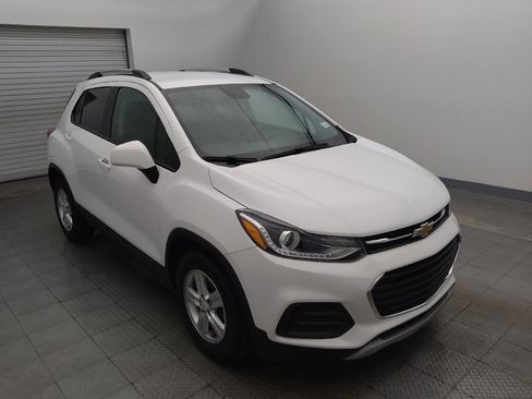 Used 2021 Chevrolet Trax LT w/ LT Convenience Package FWD image 13