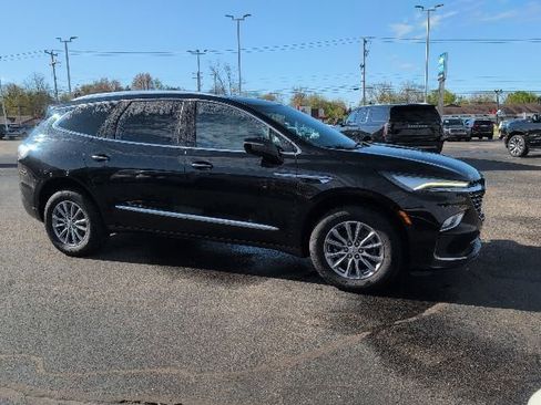 Used 2023 Buick Enclave Essence AWD/4WD image 8