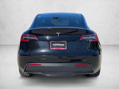 Used 2023 Tesla Model Y Long Range image 7