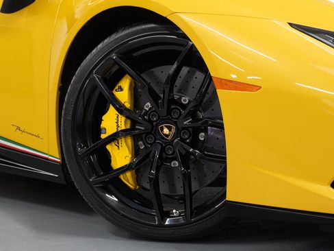 Used 2019 Lamborghini Huracan Performante image 2