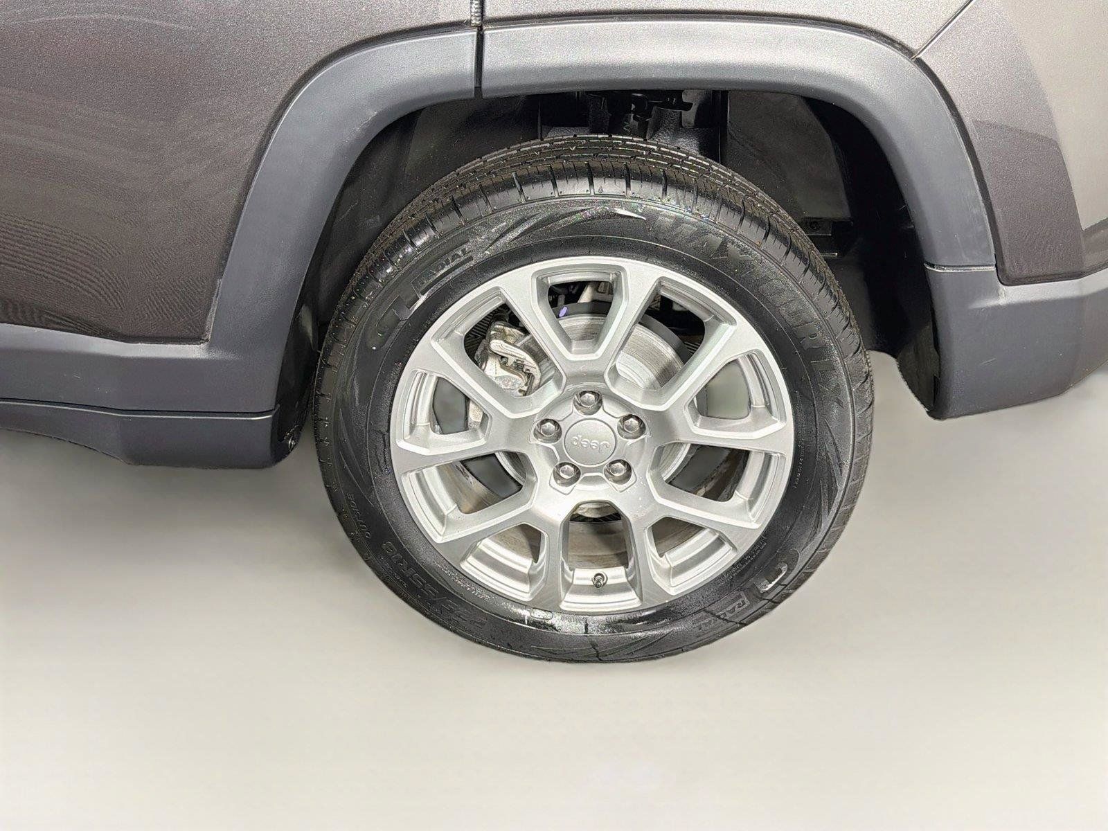 Used 2023 Jeep Compass Latitude w/ Sun and Sound Group AWD/4WD image 35