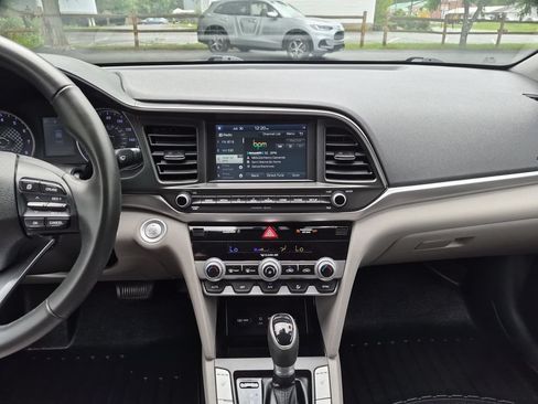 Used 2020 Hyundai Elantra Value Edition FWD image 14