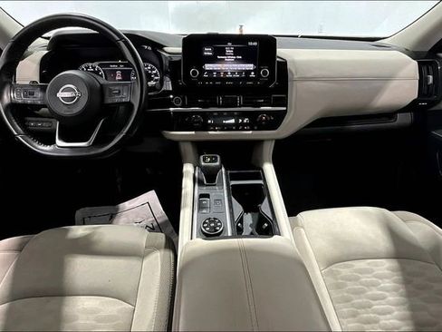 Used 2024 Nissan Pathfinder SV w/ SV Premium Package AWD/4WD image 7