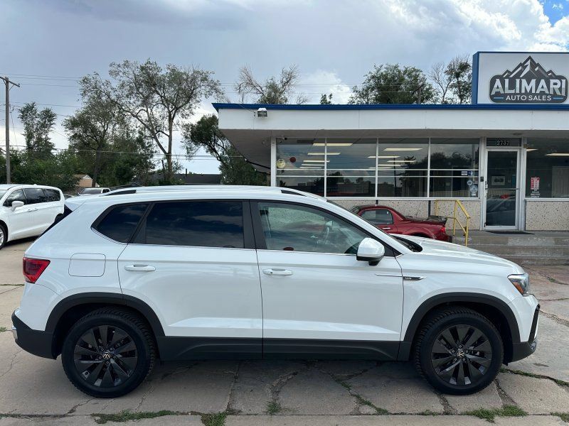 Used 2022 Volkswagen Taos SE w/ Panoramic Sunroof Package AWD/4WD image 8