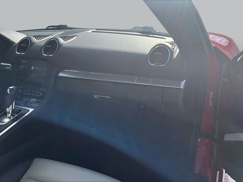 Used 2019 Porsche 718 Cayman RWD image 17