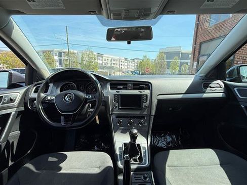 Used 2016 Volkswagen Golf S image 20