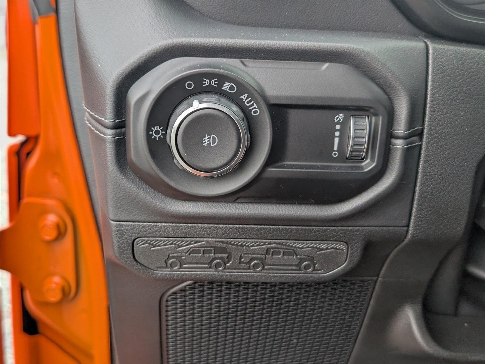 Used 2025 Jeep Wrangler Unlimited Sahara AWD/4WD image 22