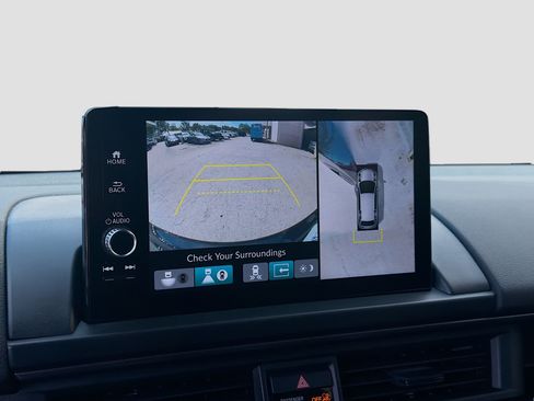 Used 2025 Honda Pilot TrailSport image 13