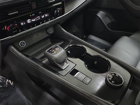 Used 2021 Nissan Rogue SL image 24