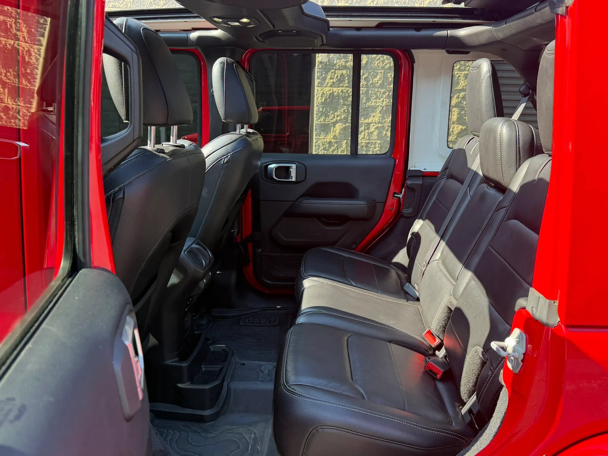 Used 2019 Jeep Wrangler Unlimited Sahara w/ LED Lighting Group AWD/4WD image 30