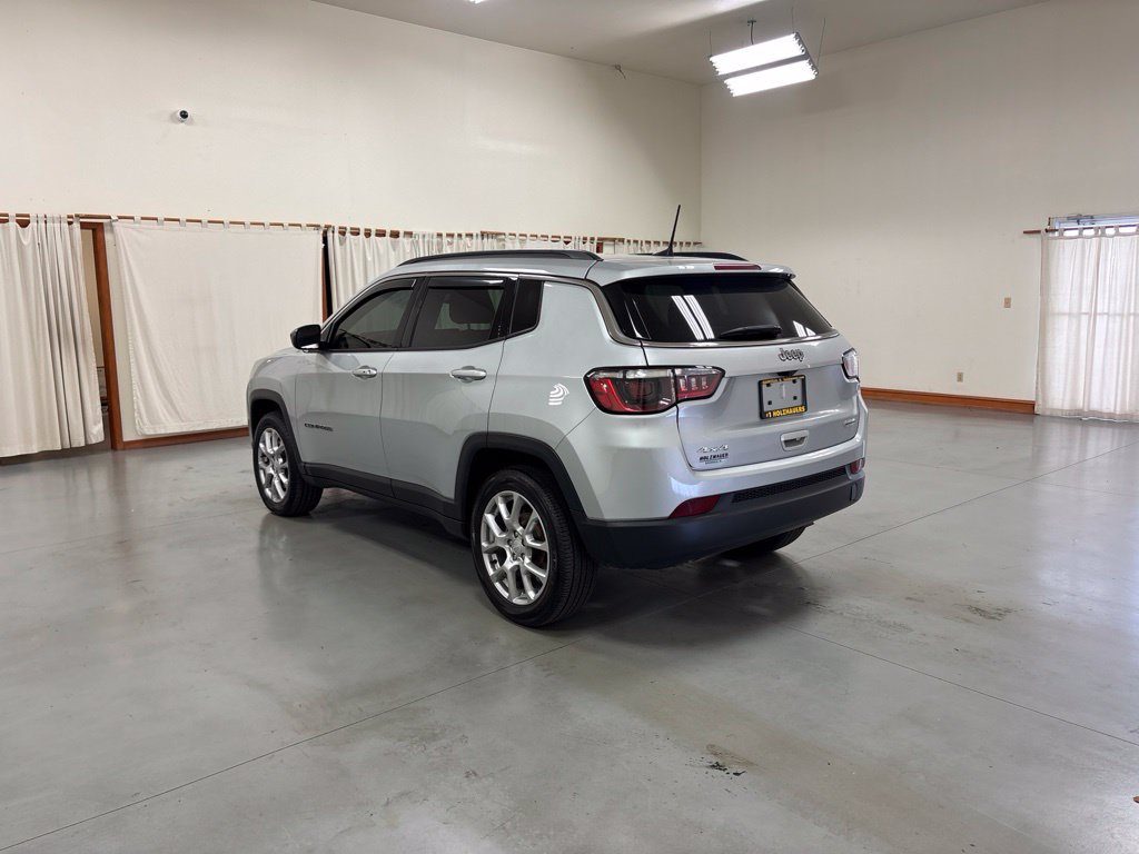 Used 2024 Jeep Compass Latitude AWD/4WD image 6