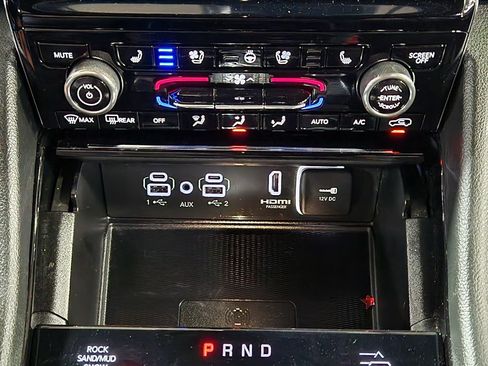 Used 2023 Jeep Grand Cherokee Overland w/ Luxury Tech Group IV AWD/4WD image 41
