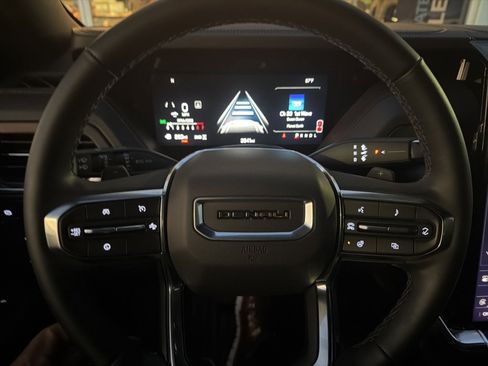 Used 2025 GMC Yukon Denali w/ Sun & Power Step Package image 14