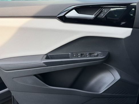 Certified 2025 Volkswagen Taos S image 24