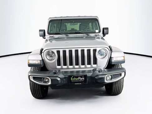Used 2020 Jeep Wrangler Unlimited Sahara image 2