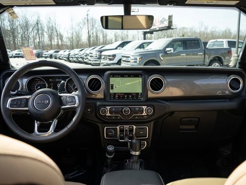 Used 2023 Jeep Wrangler Sahara image 20