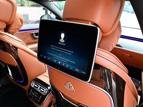 Used 2023 Mercedes-Benz Maybach S 680 4MATIC w/ Manufaktur Leather Package image 58