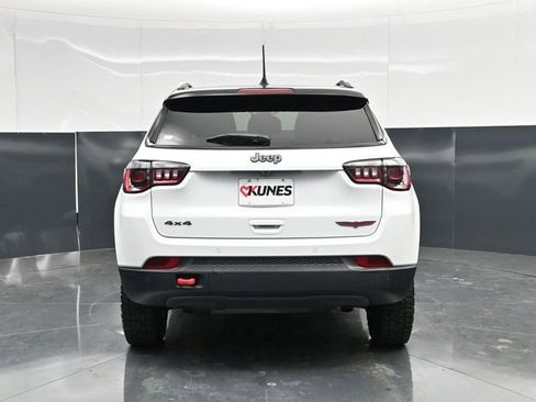 Used 2025 Jeep Compass Trailhawk AWD/4WD image 12
