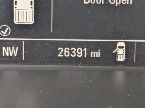 Used 2022 Chevrolet Colorado LT w/ Safety Package image 34