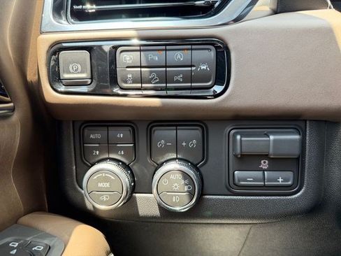 Used 2026 GMC Yukon Denali Ultimate AWD/4WD image 24