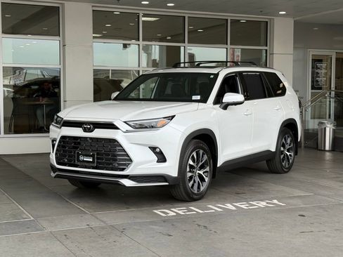 New 2026 Toyota Grand Highlander AWD Hybrid image 2
