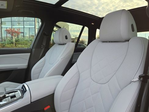 Used 2026 BMW X5 sDrive40i w/ Premium Package image 24