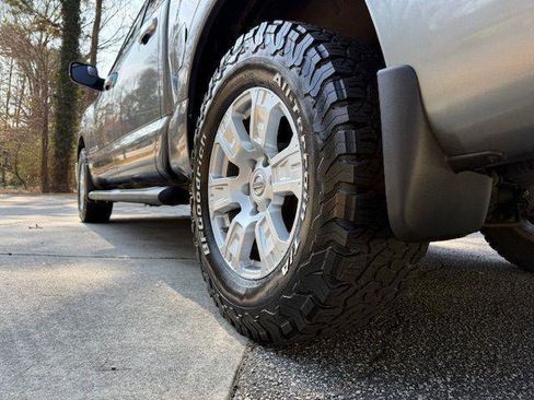 Used 2017 Nissan Titan SV image 18