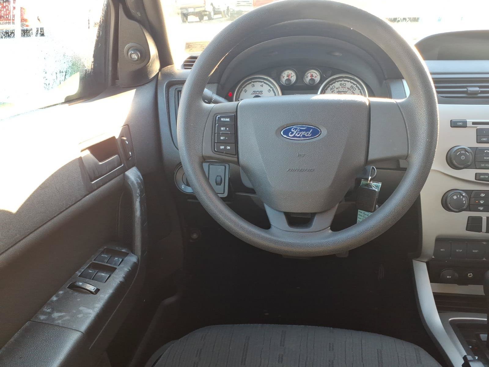 Used 2011 Ford Focus SE w/ Sedan SE Appearance Pkg FWD image 5