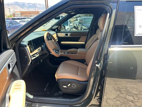 Used 2025 Hyundai Santa Fe Limited AWD/4WD image 11