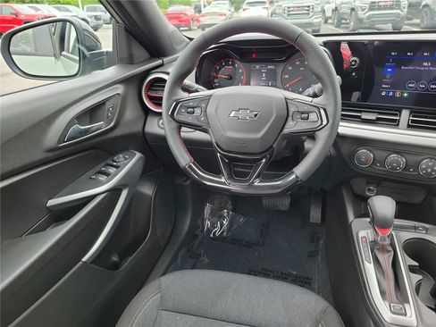 Used 2024 Chevrolet Trax RS w/ Driver Confidence Package FWD image 11