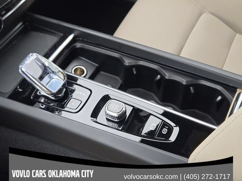 Used 2026 Volvo XC60 B5 Plus w/ Protection Package Premier AWD/4WD image 17