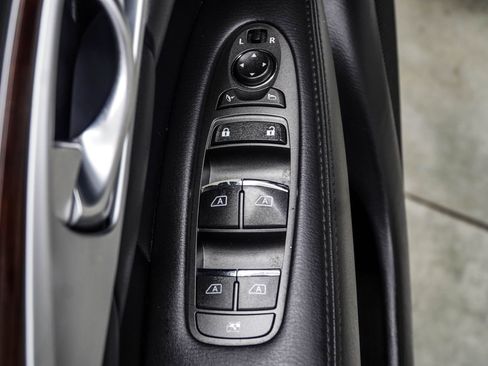 Used 2015 INFINITI Q70 3.7 RWD image 36