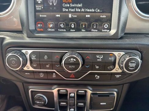 Used 2021 Jeep Wrangler Unlimited Sahara w/ Uconnect 4C Nav & Sound Group AWD/4WD image 27
