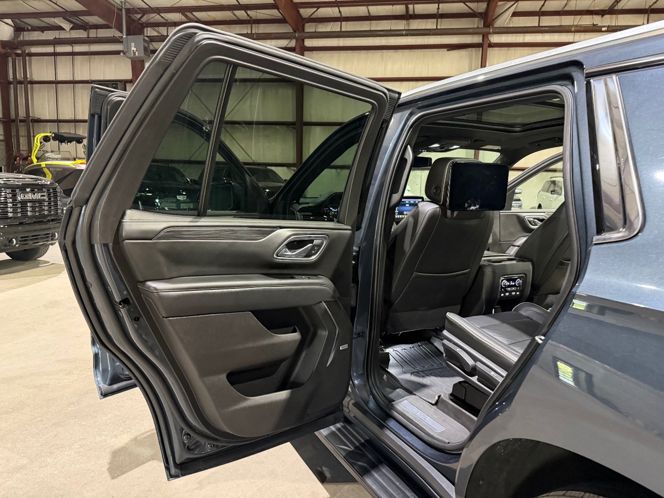 Used 2021 GMC Yukon SLT w/ SLT Luxury Plus Package RWD image 15