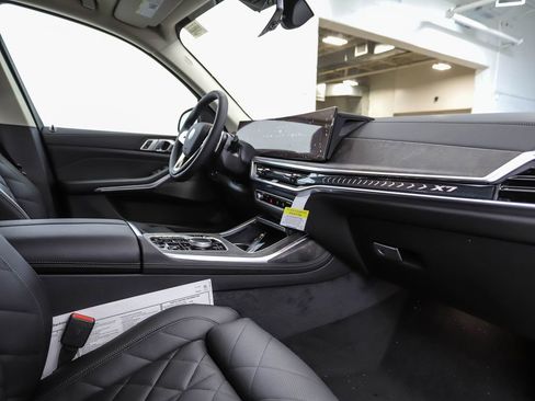 Used 2025 BMW X7 xDrive40i image 34