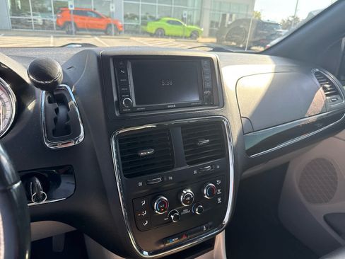 Used 2019 Dodge Grand Caravan SXT FWD image 7