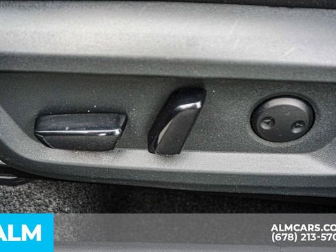 Used 2025 Nissan Rogue SV image 48