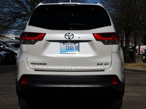 Used 2018 Toyota Highlander XLE image 6