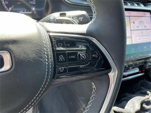 Used 2023 Jeep Grand Cherokee L Overland image 21