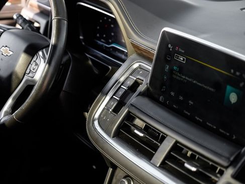 Used 2022 Chevrolet Suburban LT w/ Luxury Package image 23