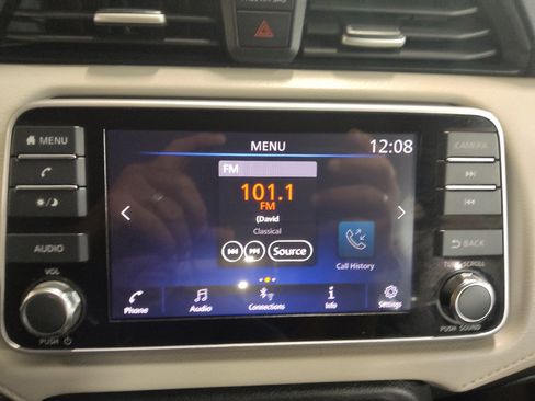 Used 2021 Nissan Versa SV FWD image 25
